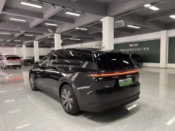 2025 Li Auto (Lixiang) i8 с пробегом 8 200 км