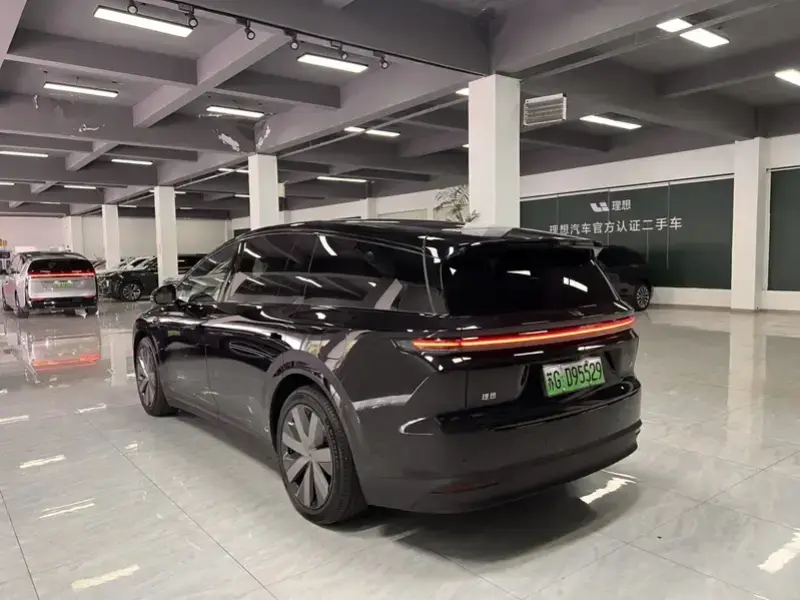 2025 Li Auto (Lixiang) i8 с пробегом 8 200 км
