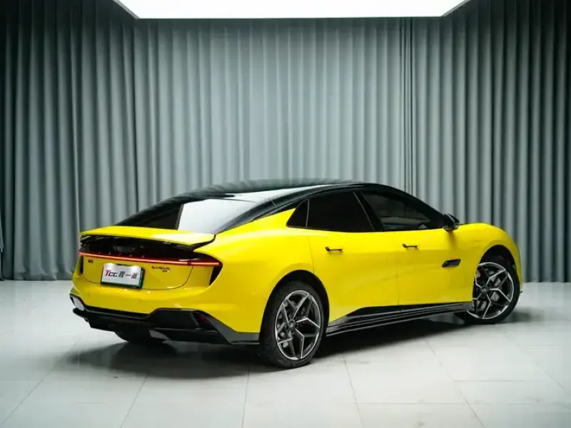 2026 Lotus Emeya с пробегом 3 300 км