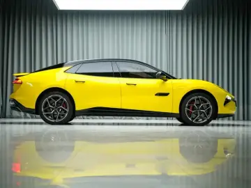 2026 Lotus Emeya с пробегом 3 300 км