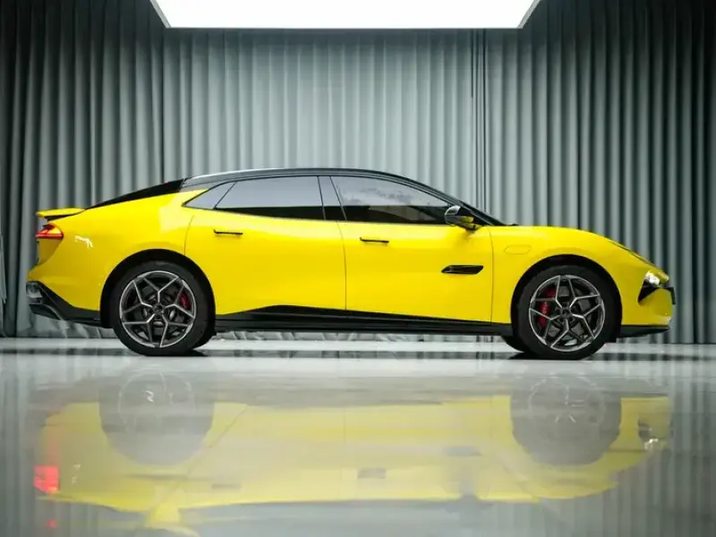 2026 Lotus Emeya с пробегом 3 300 км