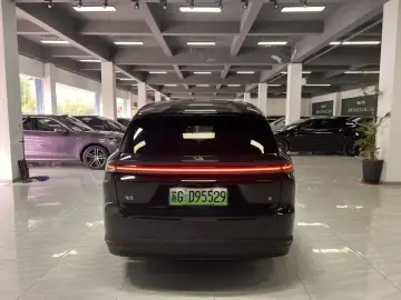 2025 Li Auto (Lixiang) i8 с пробегом 8 200 км