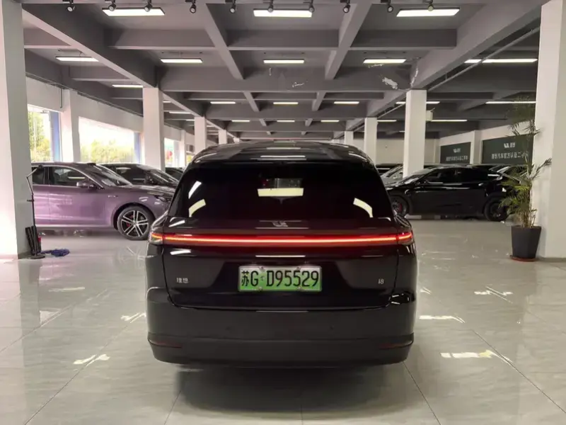 2025 Li Auto (Lixiang) i8 с пробегом 8 200 км
