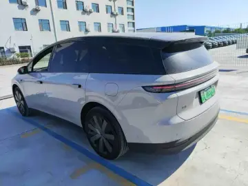 2025 Li Auto (Lixiang) i8 с пробегом 19 000 км