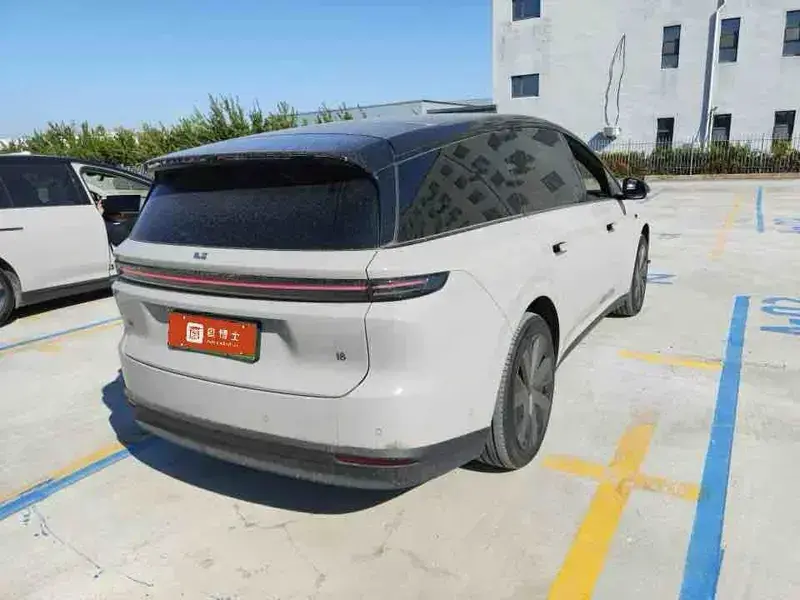 2025 Li Auto (Lixiang) i8 с пробегом 19 000 км