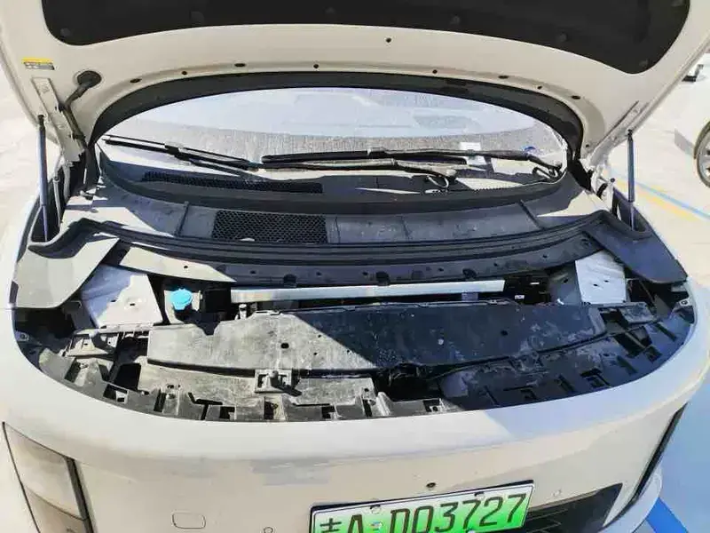 2025 Li Auto (Lixiang) i8 с пробегом 19 000 км