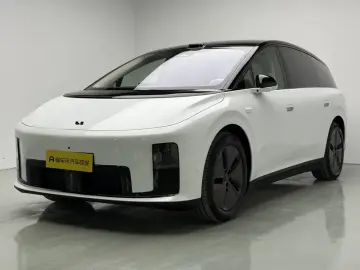 2026 Li Auto (Lixiang) i8 с пробегом 300 км