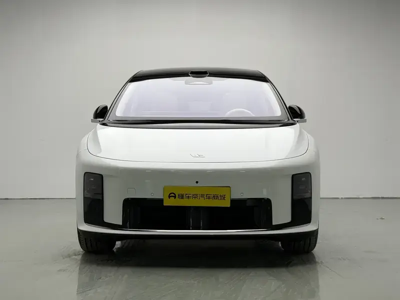 2026 Li Auto (Lixiang) i8 с пробегом 300 км