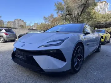 2026 Lotus Emeya с пробегом 8 000 км