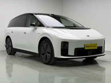 2026 Li Auto (Lixiang) i8 с пробегом 300 км