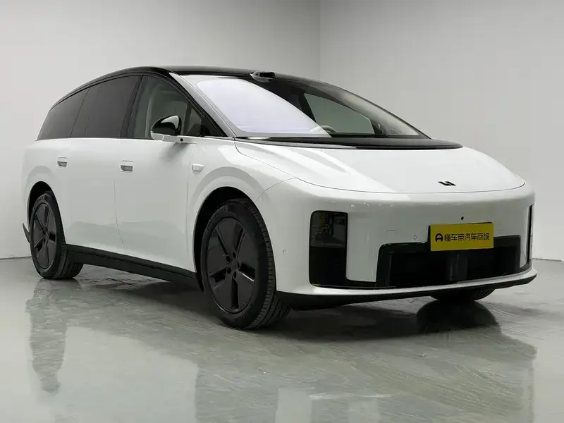 2026 Li Auto (Lixiang) i8 с пробегом 300 км