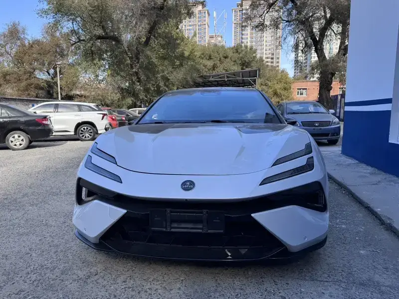 2026 Lotus Emeya с пробегом 8 000 км