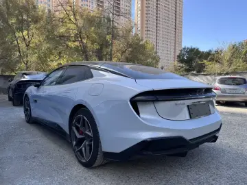 2026 Lotus Emeya с пробегом 8 000 км