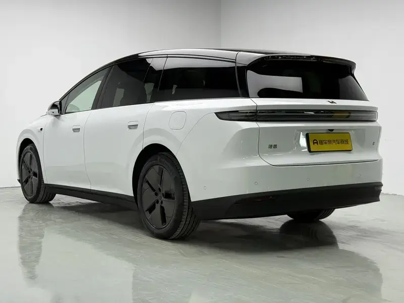 2026 Li Auto (Lixiang) i8 с пробегом 300 км