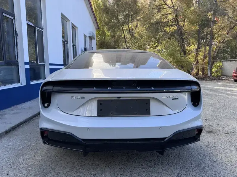 2026 Lotus Emeya с пробегом 8 000 км