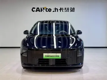 2025 Li Auto (Lixiang) i8 с пробегом 23 000 км