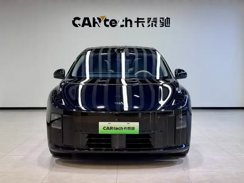 2025 Li Auto (Lixiang) i8 с пробегом 23 000 км
