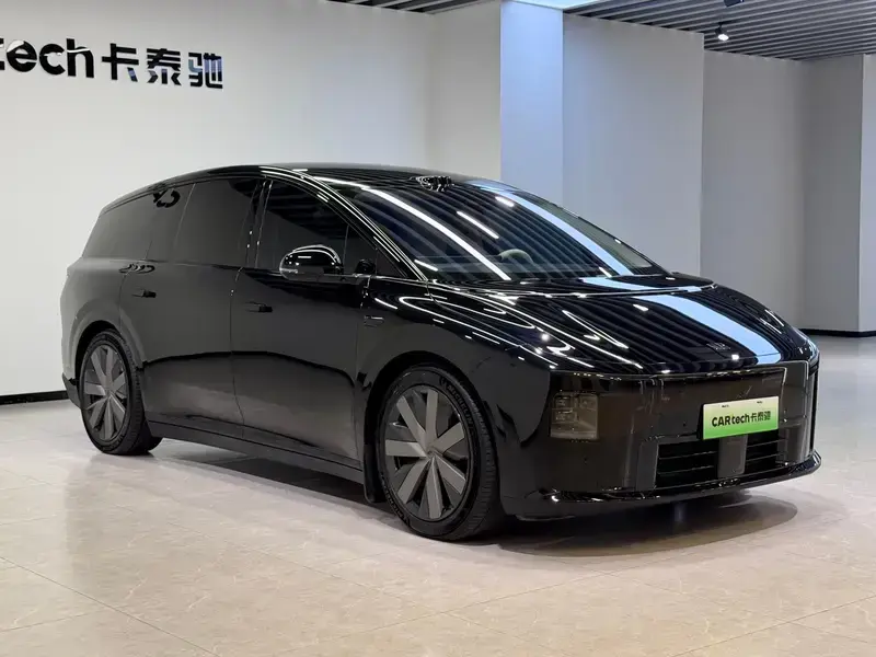 2025 Li Auto (Lixiang) i8 с пробегом 23 000 км