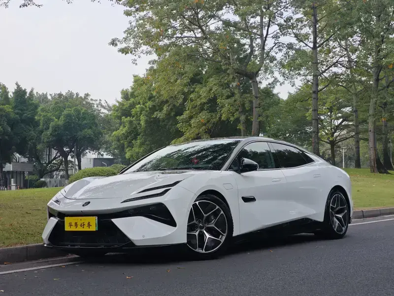 2024 Lotus Emeya с пробегом 17 000 км