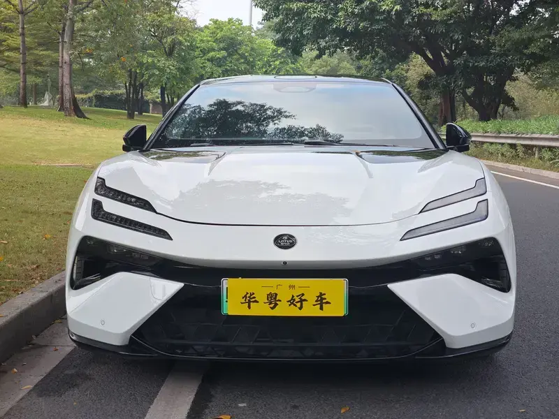2024 Lotus Emeya с пробегом 17 000 км
