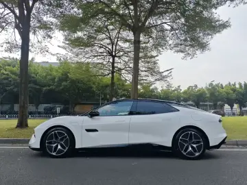 2024 Lotus Emeya с пробегом 17 000 км