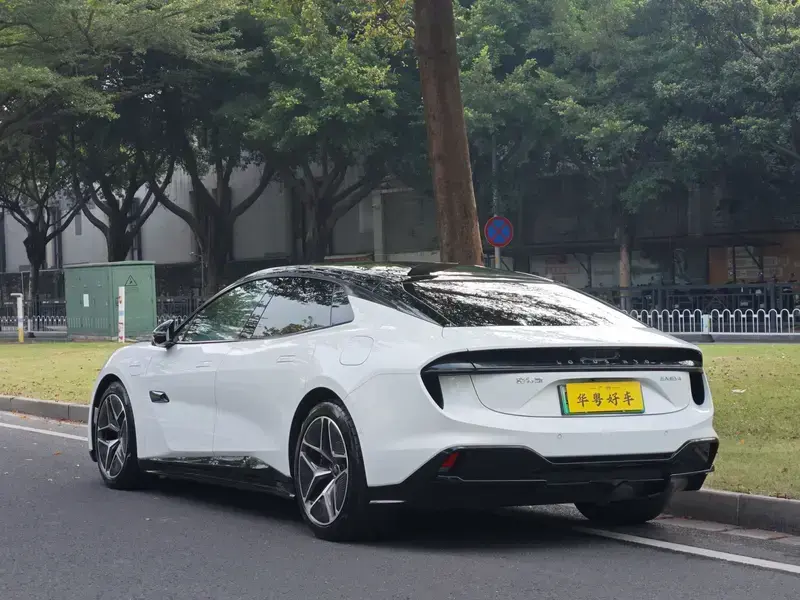 2024 Lotus Emeya с пробегом 17 000 км