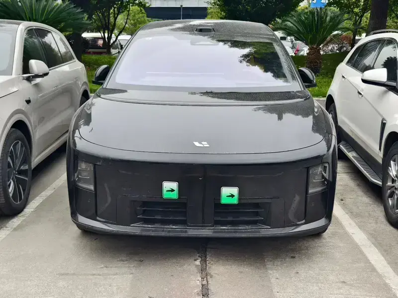 2025 Li Auto (Lixiang) i8 с пробегом 12 000 км