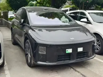 2025 Li Auto (Lixiang) i8 с пробегом 12 000 км