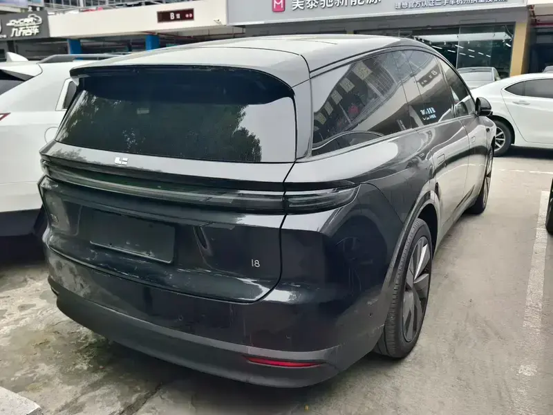 2025 Li Auto (Lixiang) i8 с пробегом 12 000 км