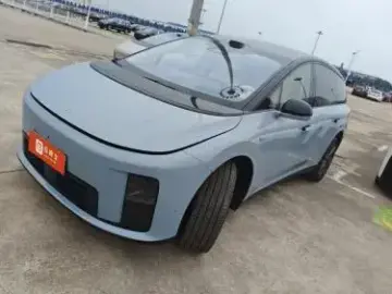 2025 Li Auto (Lixiang) i8 с пробегом 24 500 км