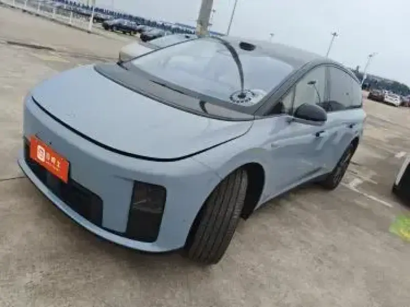 2025 Li Auto (Lixiang) i8 с пробегом 24 500 км