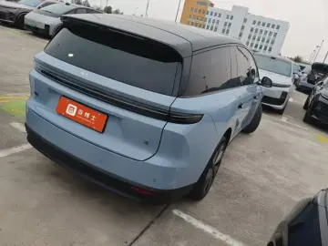 2025 Li Auto (Lixiang) i8 с пробегом 24 500 км