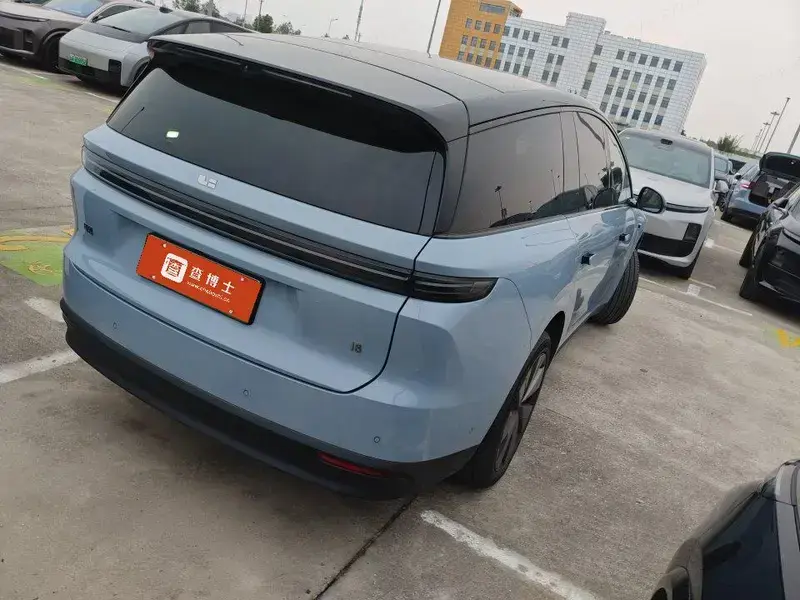 2025 Li Auto (Lixiang) i8 с пробегом 24 500 км