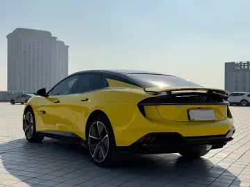 2024 Lotus Emeya с пробегом 32 000 км
