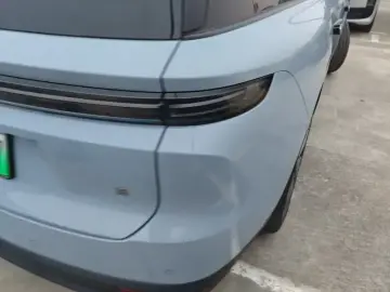 2025 Li Auto (Lixiang) i8 с пробегом 24 500 км