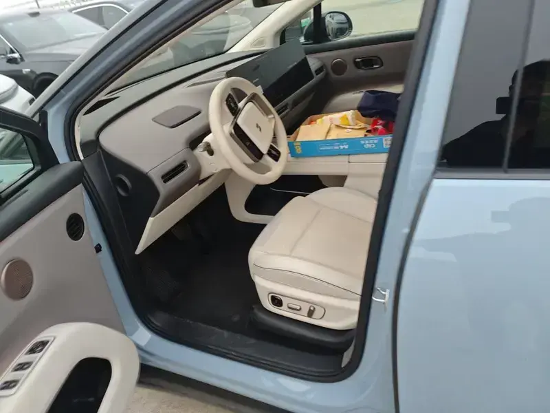 2025 Li Auto (Lixiang) i8 с пробегом 24 500 км