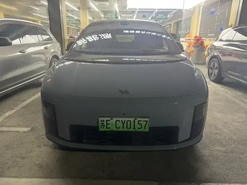 2025 Li Auto (Lixiang) i8 с пробегом 13 000 км