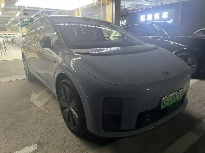 2025 Li Auto (Lixiang) i8 с пробегом 13 000 км