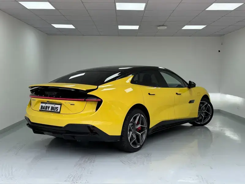 2026 Lotus Emeya с пробегом 1 000 км