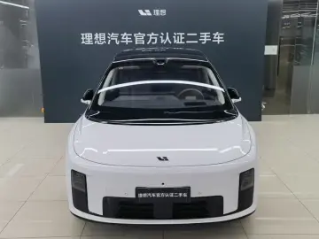 2025 Li Auto (Lixiang) i8 с пробегом 9 000 км