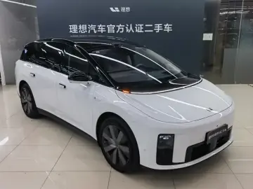 2025 Li Auto (Lixiang) i8 с пробегом 9 000 км