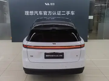 2025 Li Auto (Lixiang) i8 с пробегом 9 000 км