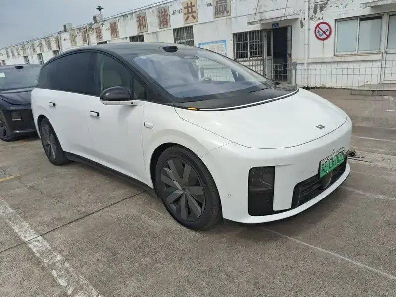 2025 Li Auto (Lixiang) i8 с пробегом 16 200 км
