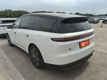 2025 Li Auto (Lixiang) i8 с пробегом 16 200 км