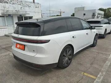 2025 Li Auto (Lixiang) i8 с пробегом 16 200 км
