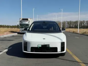 2025 Li Auto (Lixiang) i8 с пробегом 20 000 км