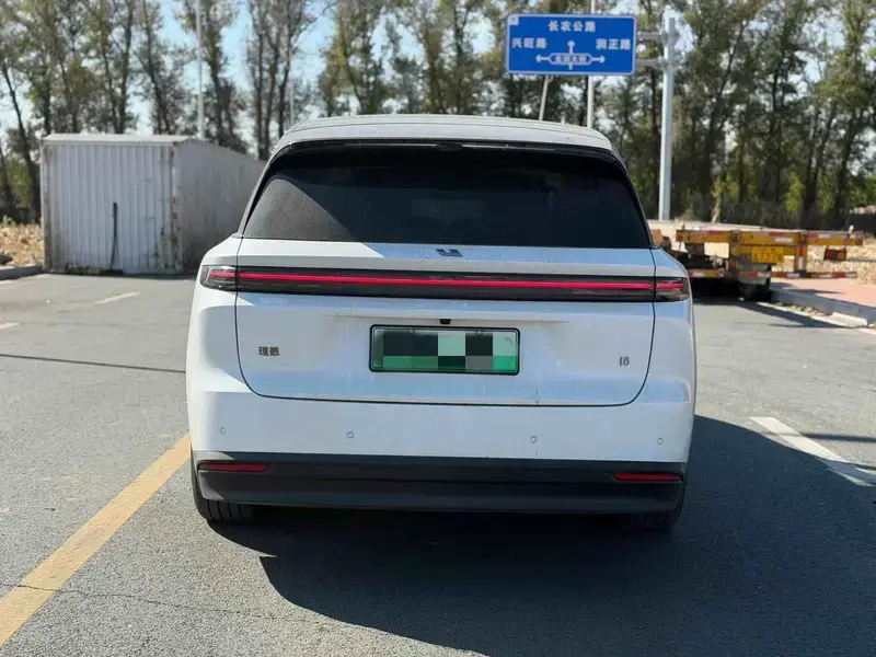 2025 Li Auto (Lixiang) i8 с пробегом 20 000 км