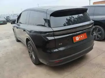 2025 Li Auto (Lixiang) i8 с пробегом 8 000 км