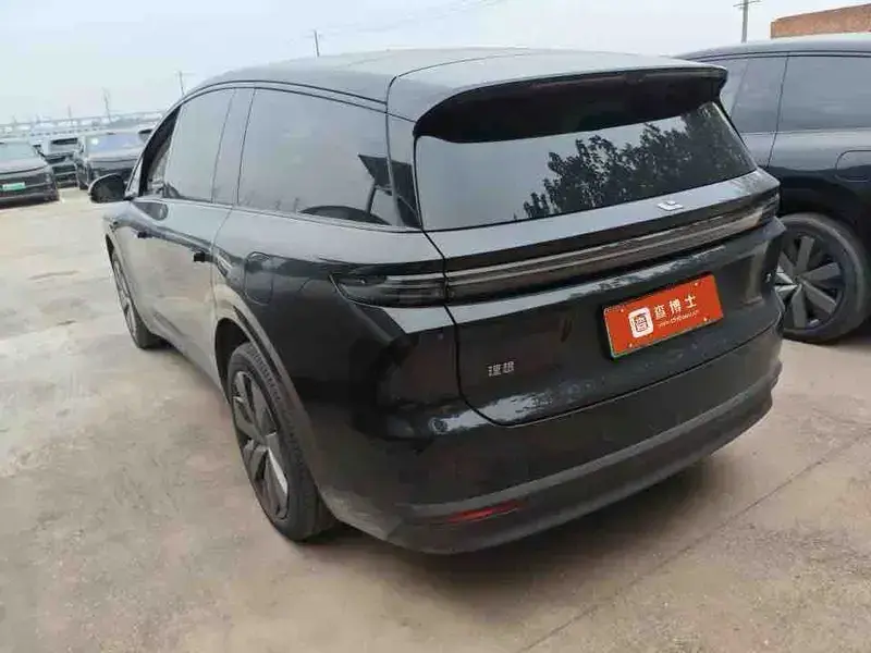 2025 Li Auto (Lixiang) i8 с пробегом 8 000 км