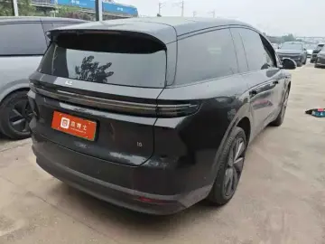 2025 Li Auto (Lixiang) i8 с пробегом 8 000 км